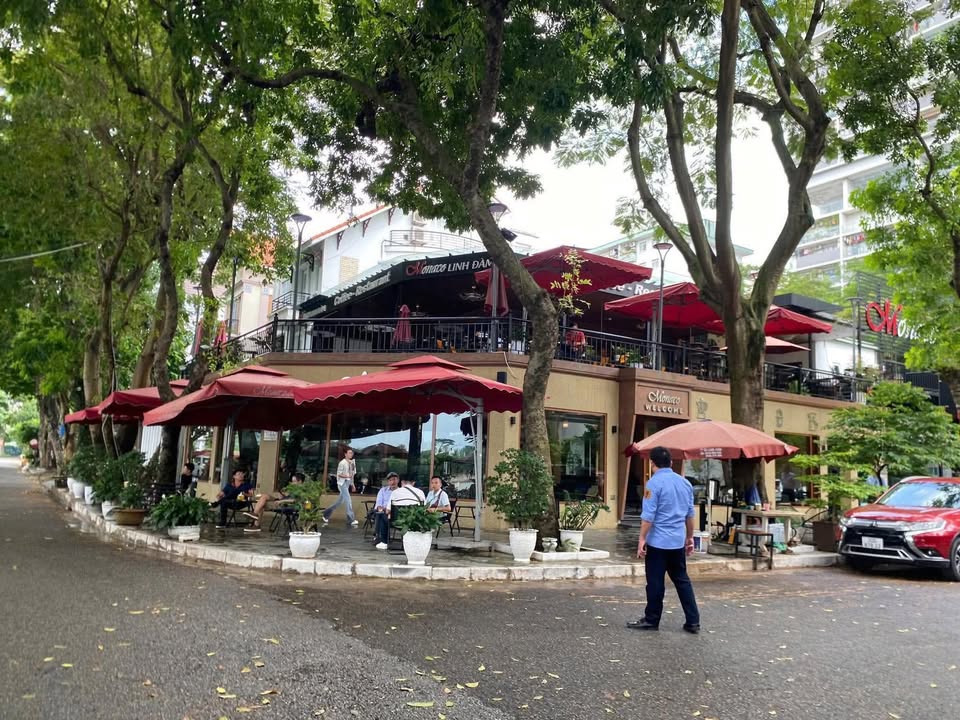 Cho thuê mặt phố Huỳnh Thúc Kháng Đống Đa 650m² giá 200 triệu - Vị trí đắc địa cho kinh doanh!