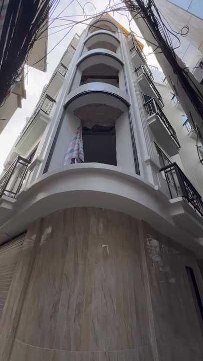 Căn hộ CCMN Lạc Long Quân 71m² giá thỏa thuận - Thang máy hiện đại, ngõ thông thoáng!