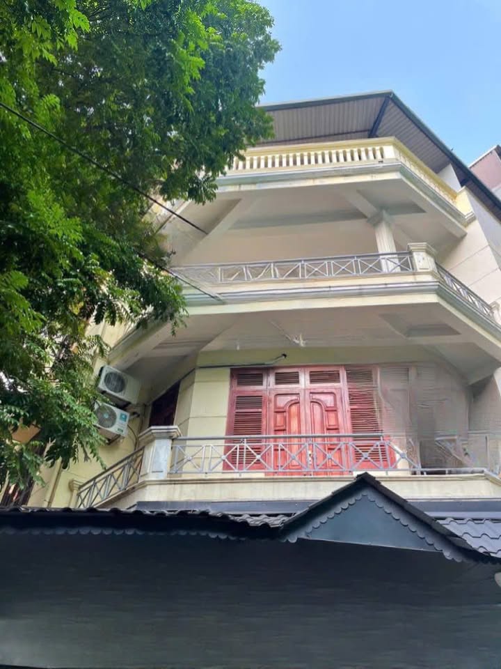 Nhà nguyên căn Trần Quốc Hoàn, Cầu Giấy 100m² giá 35 triệu - Phù hợp cho gia đình và kinh doanh