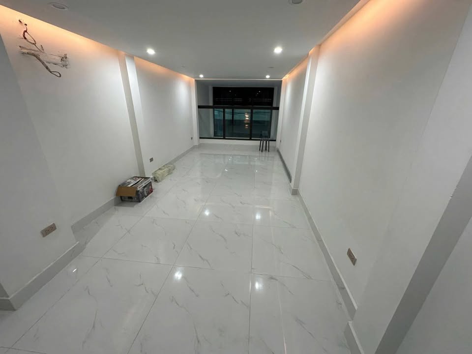 Nhà mặt đường Nguyễn Hiền, quận Hai Bà Trưng, 100m² giá 18 triệu - Phù hợp cho cửa hàng, văn phòng