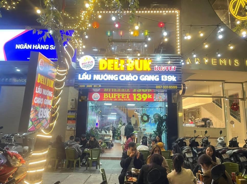 Mặt bằng kinh doanh cho thuê tại Văn Cao, Ba Đình 200m² - Vị trí đắc địa, thích hợp mọi mô hình!