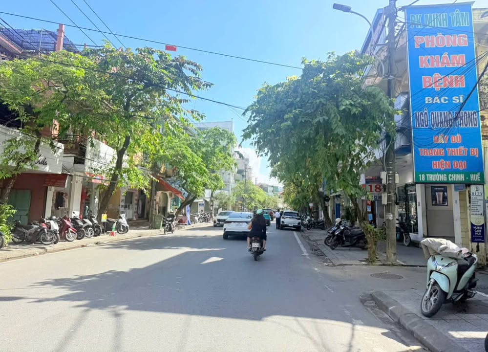 Nhà 3 tầng mặt tiền Trường Chinh - TP Huế 102m² giá 13 tỷ - Kinh doanh hiệu quả ngay!