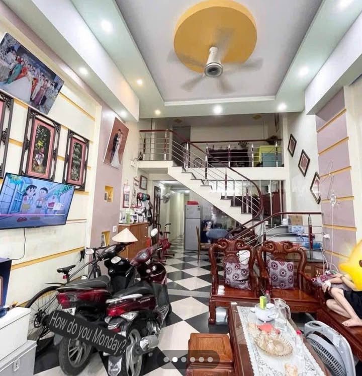 Nhà C4 Gác Lửng Cốc Lếu Lào Cai 80m² giá 2.38 tỷ - Gần trường học và chợ!