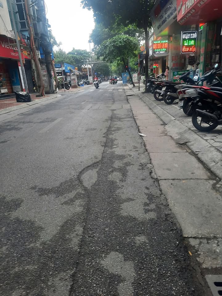 Nhà mặt phố Nghĩa Tân, Cầu Giấy 40m² giá 20 triệu - Kinh doanh sầm uất!