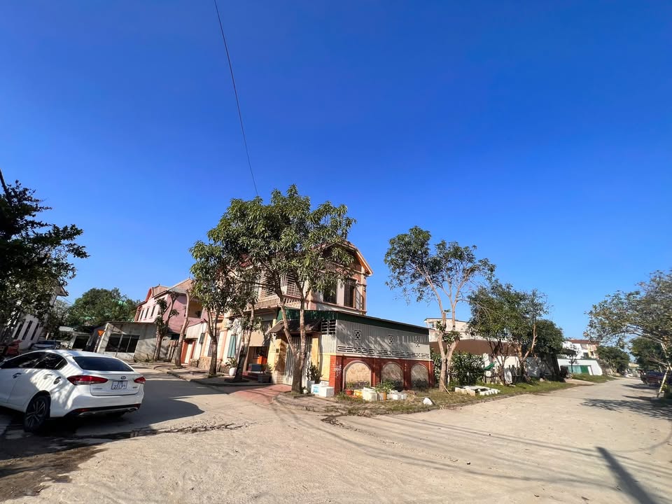 Nhà phố Vinh Phú 181.5m² giá 8.7 tỷ - Vị trí đắc địa, thuận tiện kinh doanh!