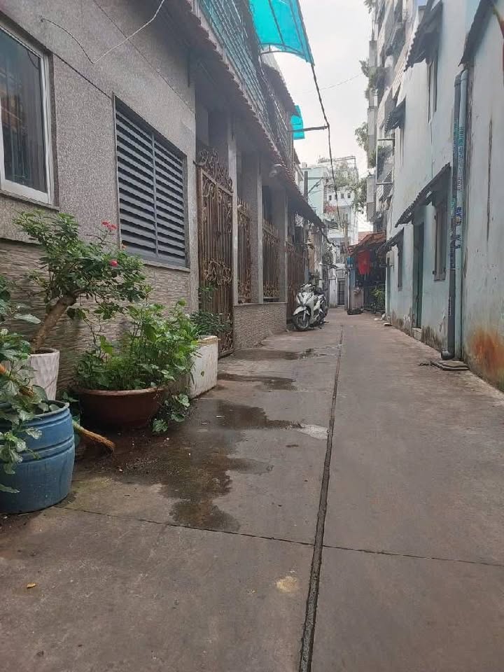 Nhà bán Hòa Bình, Quận 5, 96.6m² giá 8.1 tỷ - Nở hậu tài lộc, xây mới thoải mái!