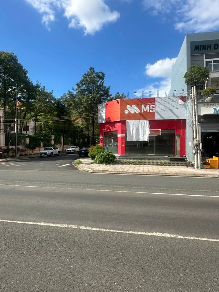 Cho thuê nhà lô góc 231m² tại phường Tân Phú, Đồng Xoài - Vị trí đắc địa cho ngân hàng!