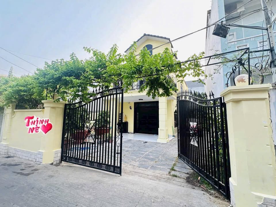 Nhà phố sân vườn Thủ Đức 170m² giá 9.8 tỷ - Biệt thự mini mái Thái sang trọng!