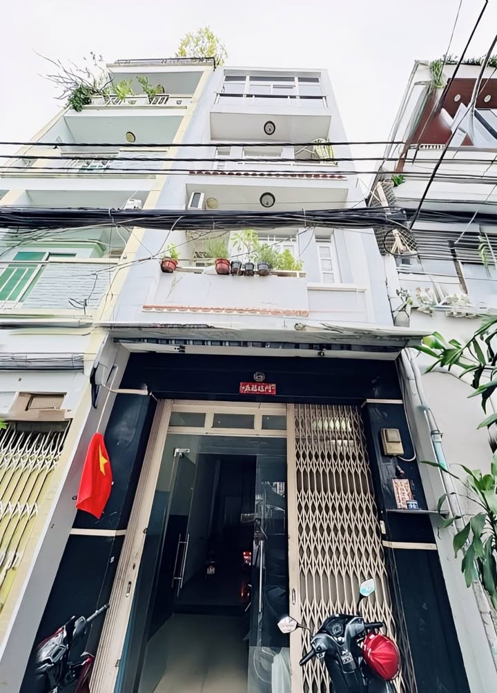 Nhà 4 Tầng Lạc Long Quân Quận 11 57.6m² giá 8.7 tỷ - Đầu tư sinh lời ngay!