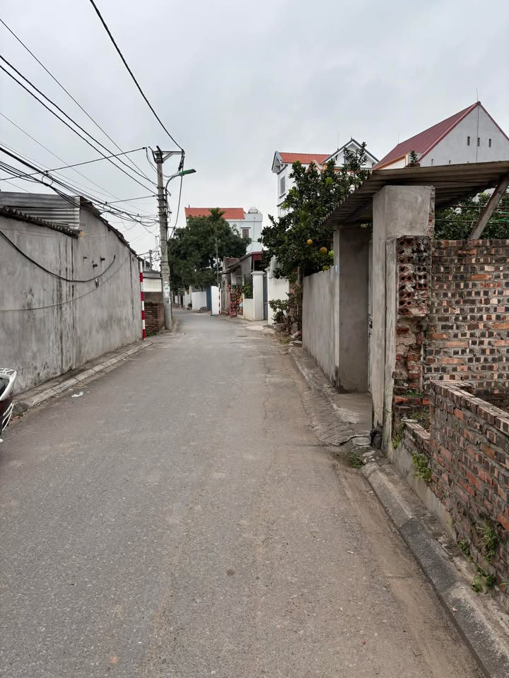 Nhà góc Sen Hồ Lệ Chi 45m² giá 2.95 tỷ - Ô tô vào tận nhà!