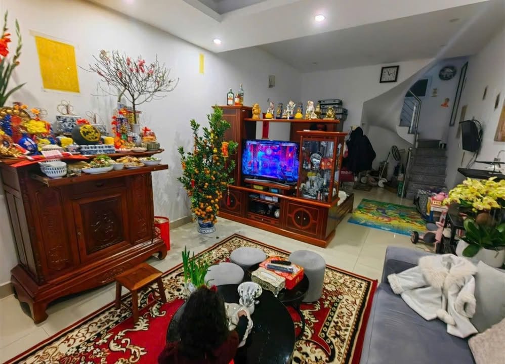 Nhà 2 Tầng Đường Đội Cấn 77m² giá 13.86 tỷ - Vị trí vàng gần hồ Đầm Tròn!