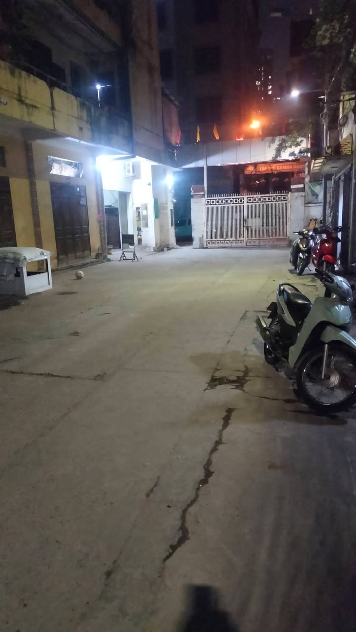 Căn hộ tập thể Cán bộ Đại học Thương Mại Mai Dịch 40m² giá 2.2 tỷ - Chính chủ cần bán gấp!