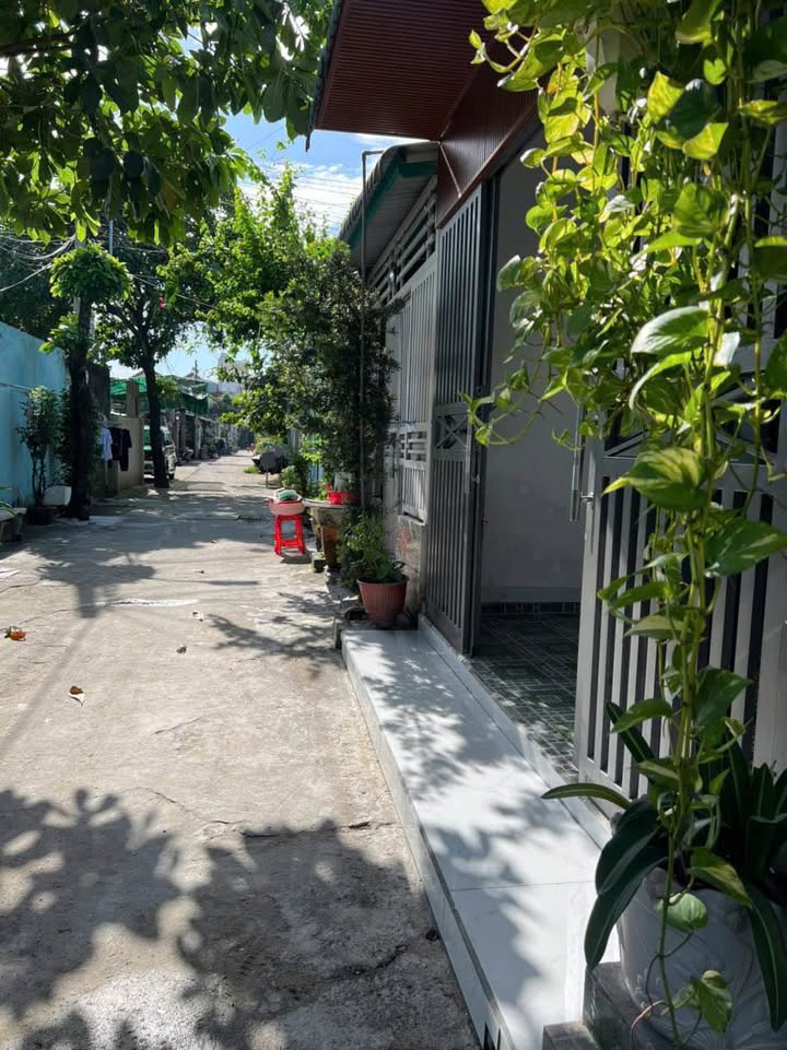 Nhà bán đường Tân Xuân 1, Hóc Môn 36m² giá 1.6 tỷ - Hẻm xe tải, gần chợ!