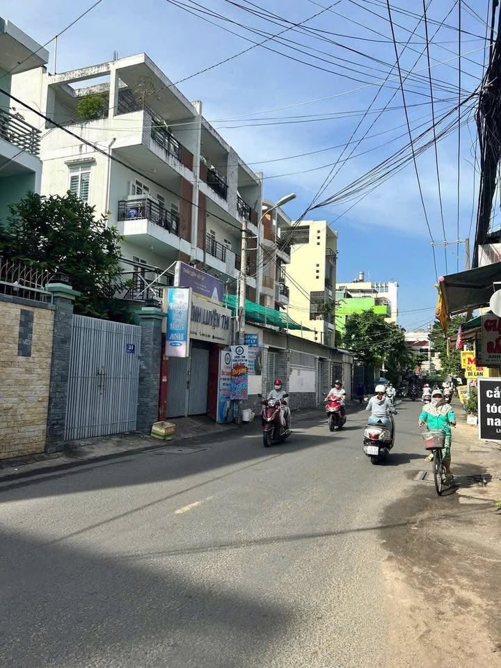 Nhà hẻm 8m Phan Huy Ích, Gò Vấp 204m² giá 21.2 tỷ - Cơ hội đầu tư tuyệt vời!