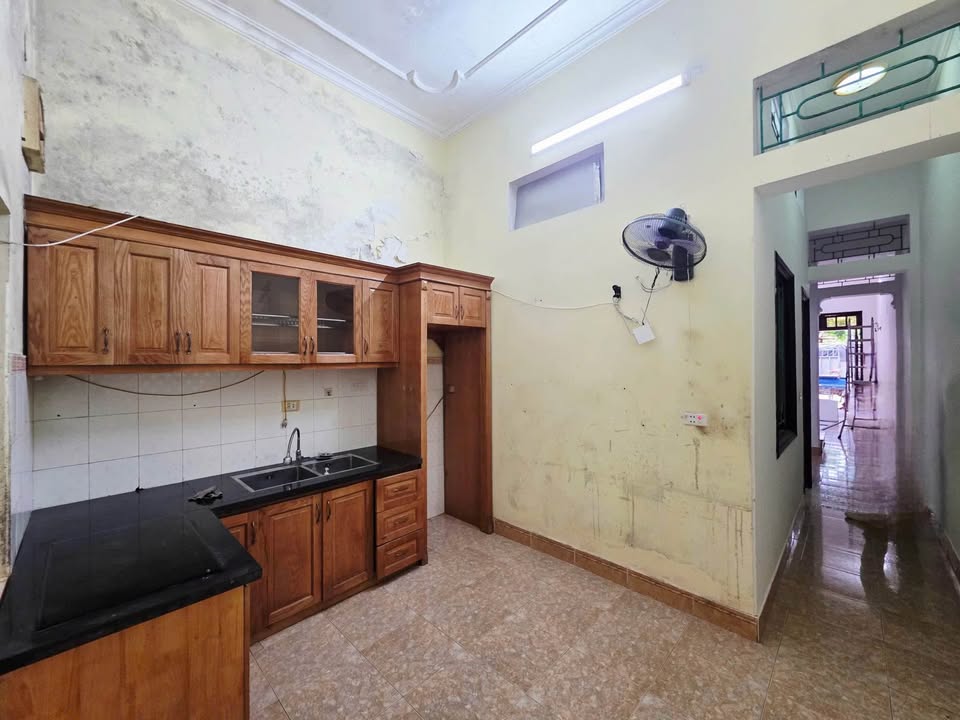 Nhà 2 tầng đường Lạc Long Quân, 78m² giá 4 tỷ - View khuôn viên cây xanh