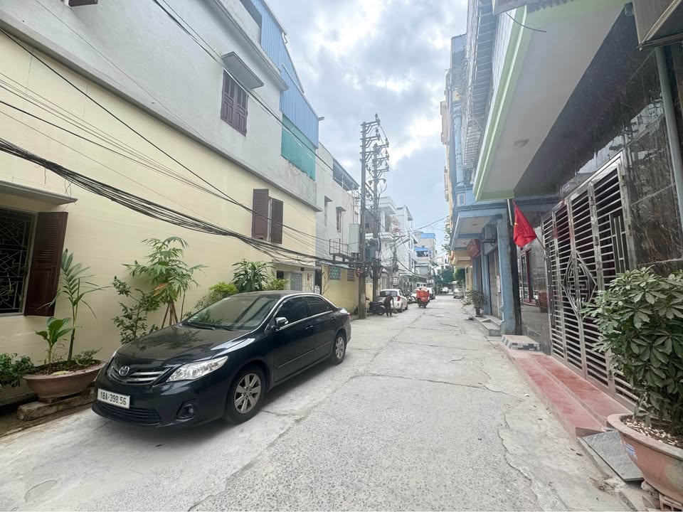 Nhà 3 tầng Hạ Long 66m² giá 4.1 tỷ - Đường ô tô tránh nhau, gần chợ!