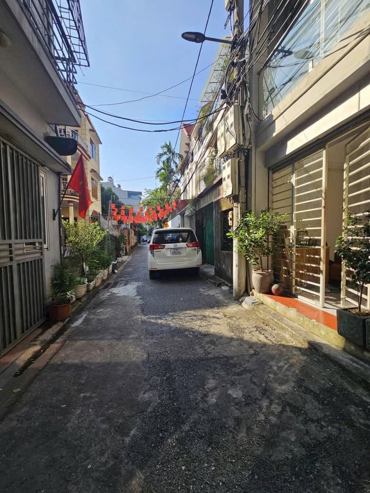 Đất Giang Biên 55m² giá 5.5 tỷ - Mặt ngõ thông ô tô, vị trí đắc địa!