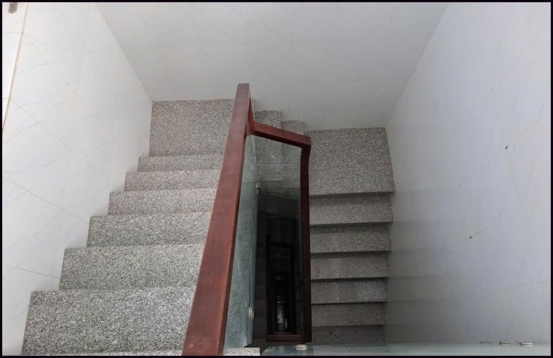 Nhà Cho Thuê Hẻm Xe Hơi Lạc Long Quân 40m² giá 23 triệu - Thích hợp cho văn phòng và studio