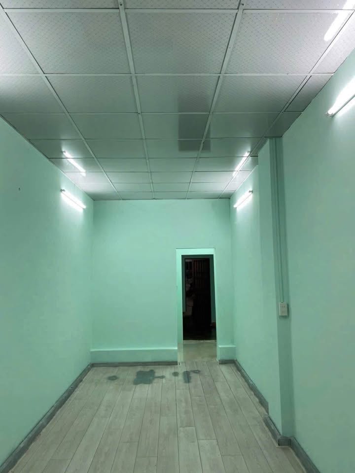 Cho thuê mặt bằng đường 2/4, Vĩnh Hải, Nha Trang 35m² - Kinh doanh sầm uất, gần biển!