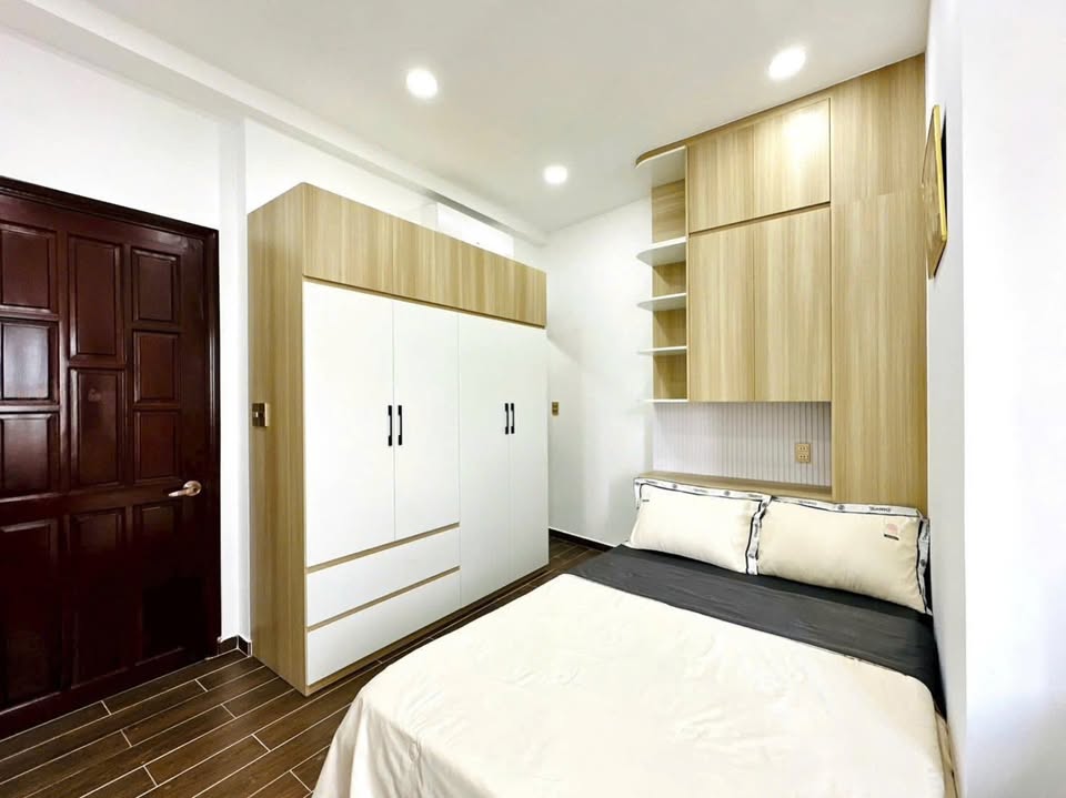 Nhà phố cho thuê Trường Sa, Tân Bình 80m² giá 8.2 tỷ - Đầu tư sinh lời hấp dẫn!