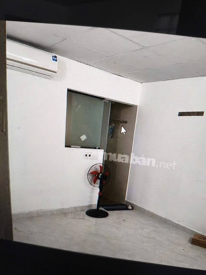 Phòng cho thuê khép kín 20m² tại Nguyễn Hoàng Tôn, Quận Tây Hồ - Giá 2.5 triệu/tháng!