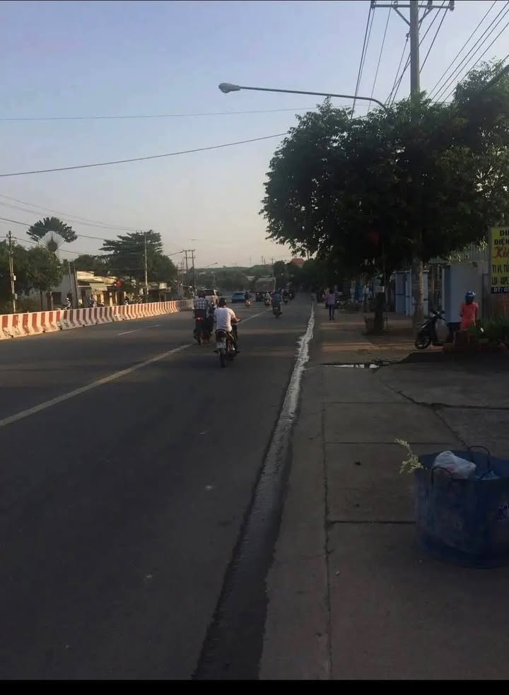 Đất nền mặt tiền Quốc lộ 13, Tân Định, Bến Cát 245m² giá 4 tỷ - Cần bán gấp!