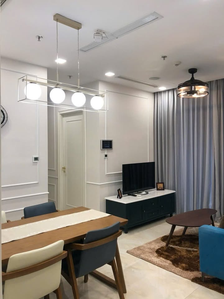 Căn hộ Vinhomes Golden River Quận 1 80m² giá 35 triệu - Full nội thất view Bitexco đẹp mắt!