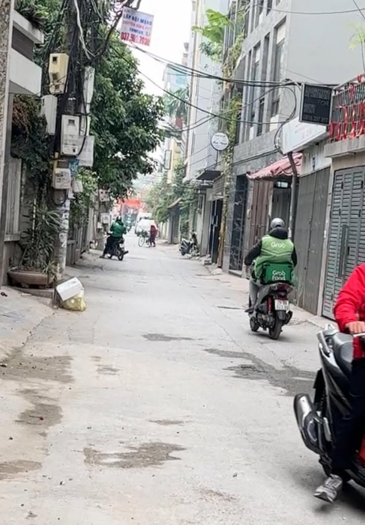 Nhà 2 tầng Cổ Nhuế 50m² giá 8 tỷ - Sổ đỏ chính chủ, giao dịch nhanh!