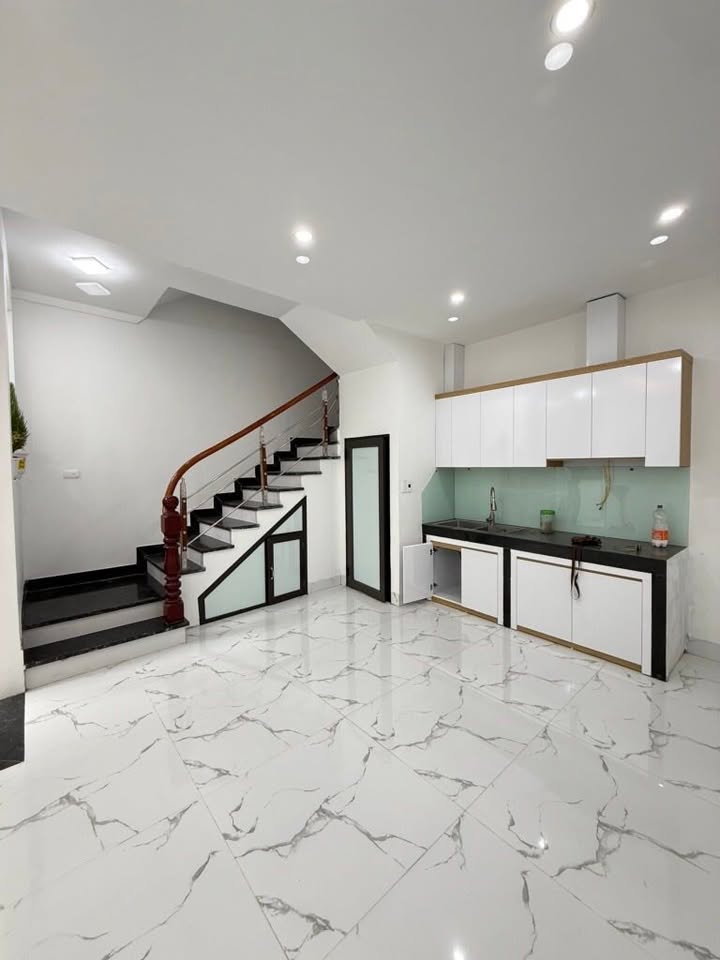 Nhà 3 tầng Định Công, Hoàng Mai 42m² giá 2.68 tỷ - Ô tô đỗ cổng!