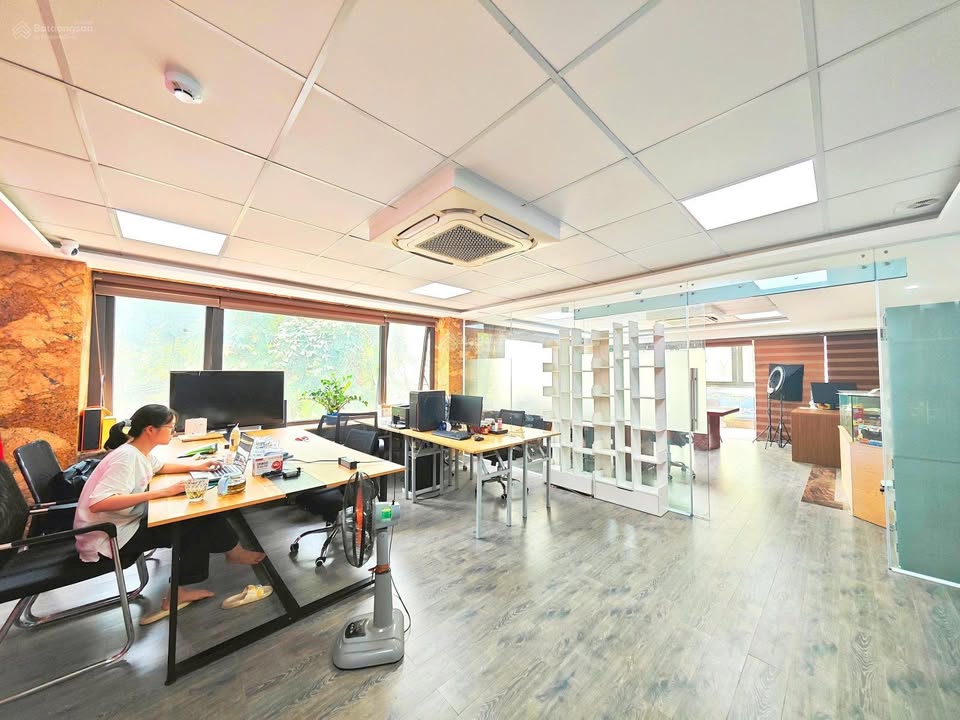 Văn phòng cho thuê Nguyễn Khang Cầu Giấy 50m² giá 5.5 triệu - Không gian làm việc lý tưởng!