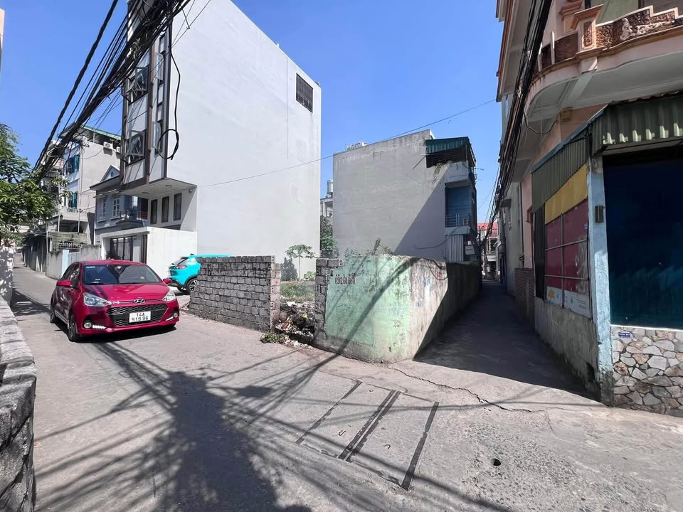 Nhà góc bán gấp tại Hạ Long 92m² - Mặt tiền rộng, ô tô vào nhà!