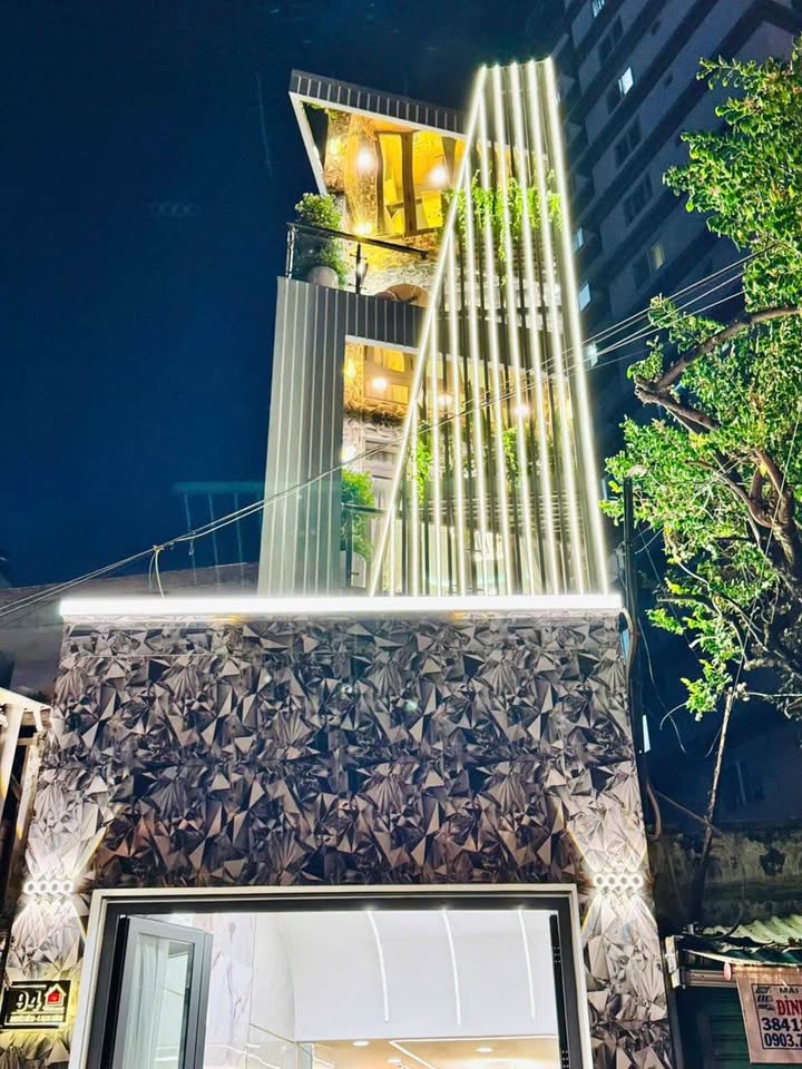 Nhà mặt tiền đường Nguyên Hồng, Bình Thạnh 45m² giá 11.79 tỷ - Thiết kế đẹp, sẵn sàng ở ngay!