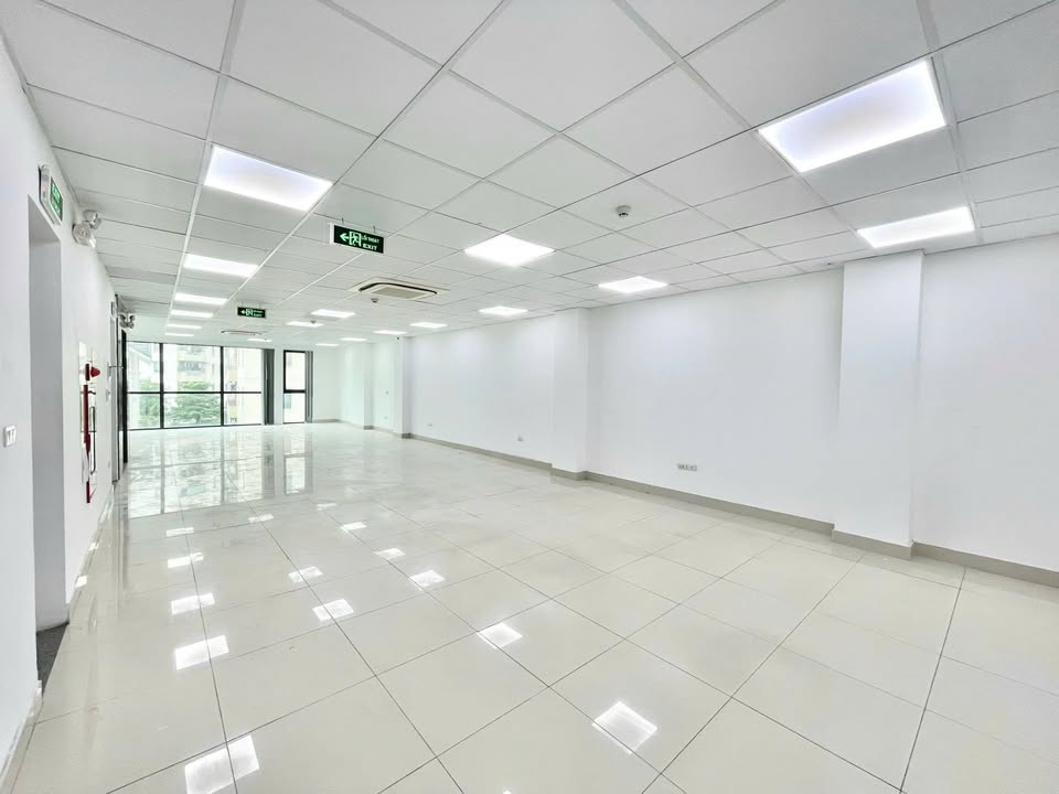Cho thuê văn phòng Khúc Thừa Dụ, Cầu Giấy 100m² - Sẵn sàng làm việc!