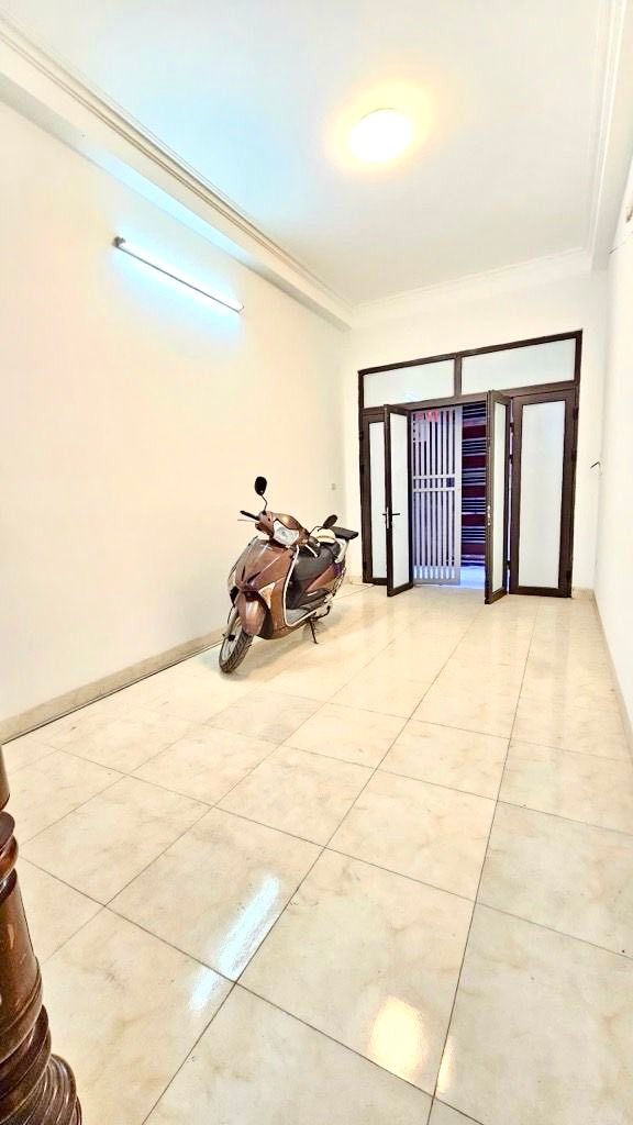 Nhà 5 tầng Trích Sài - Tây Hồ 35m² giá 8 tỷ - Thiết kế hiện đại, tiện ích ngập tràn!