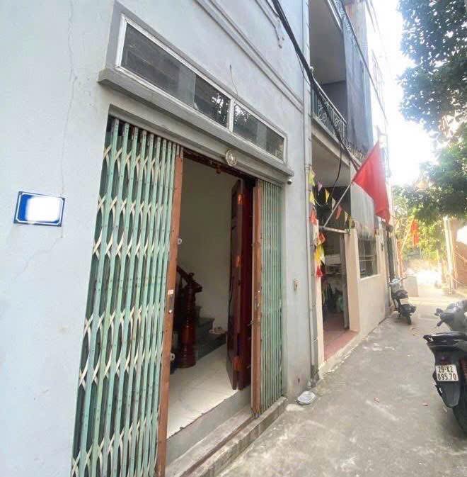 Nhà 3 Tầng Cổ Bi 35m² giá 4 tỷ - Tiện ích đa dạng, Sổ đỏ chính chủ!