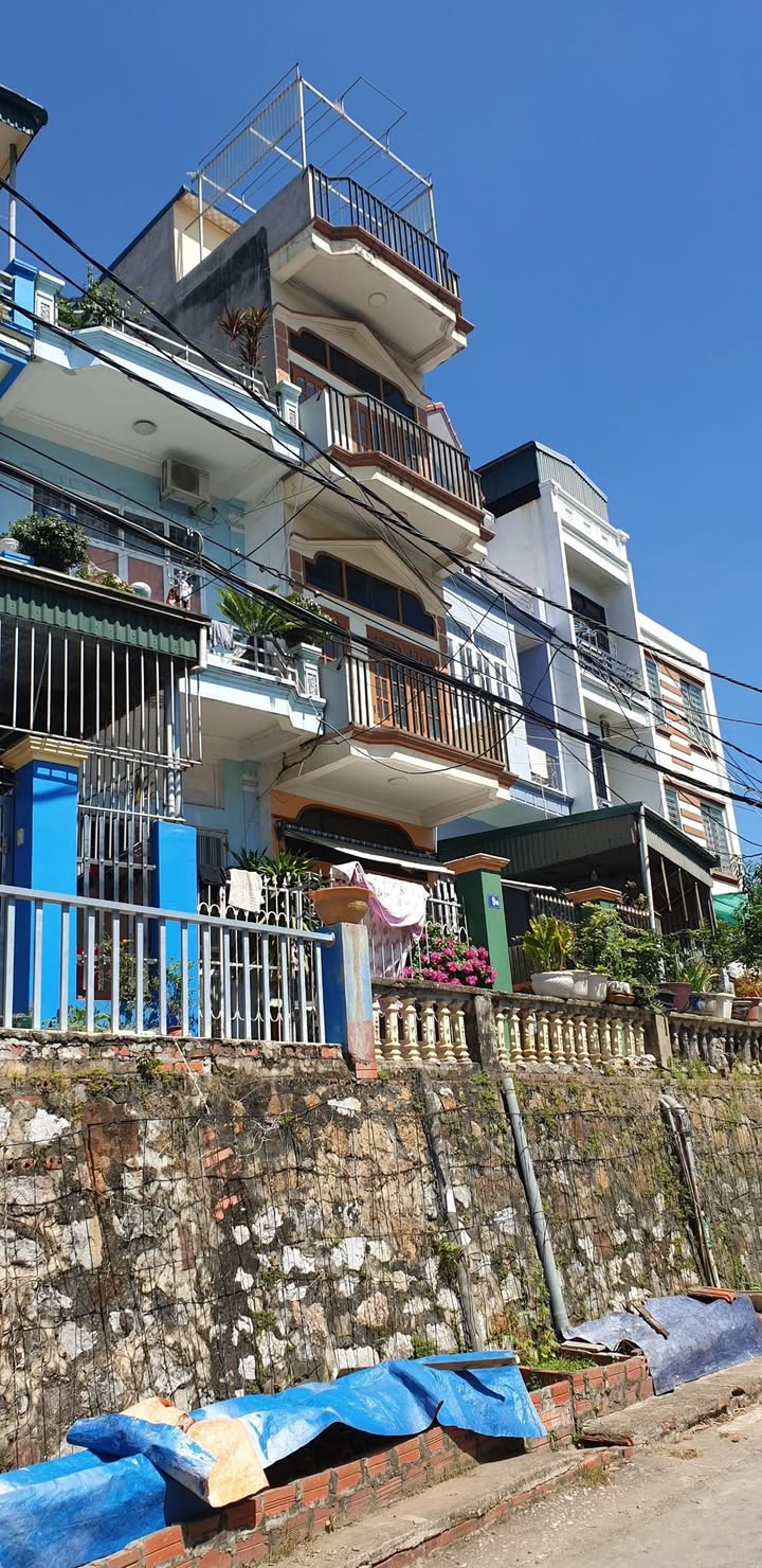 Nhà 4 tầng Bãi Cháy 42m² giá 2.76 tỷ - Chính chủ, vị trí đắc địa!