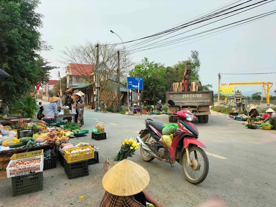 Đất nền Định Hải, Yên Định 131m² giá 900 triệu - Sổ đỏ chính chủ, kinh doanh sầm uất!