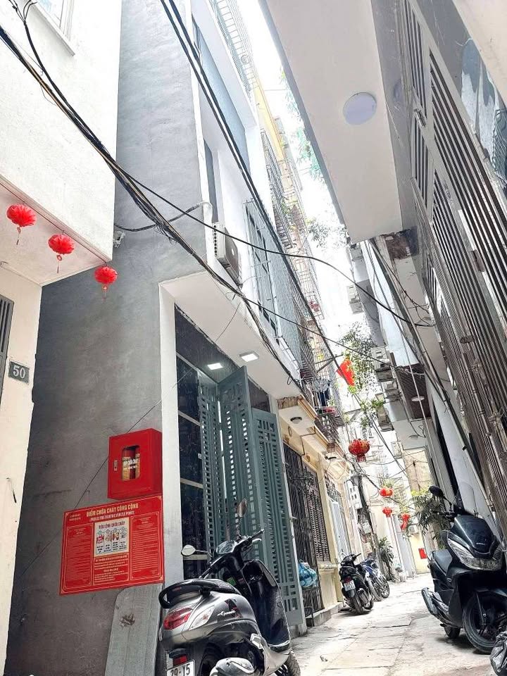 Nhà Định Công Thượng 43m² 4 tầng giá 8.2 tỷ - Vị trí trung tâm quận Hoàng Mai!