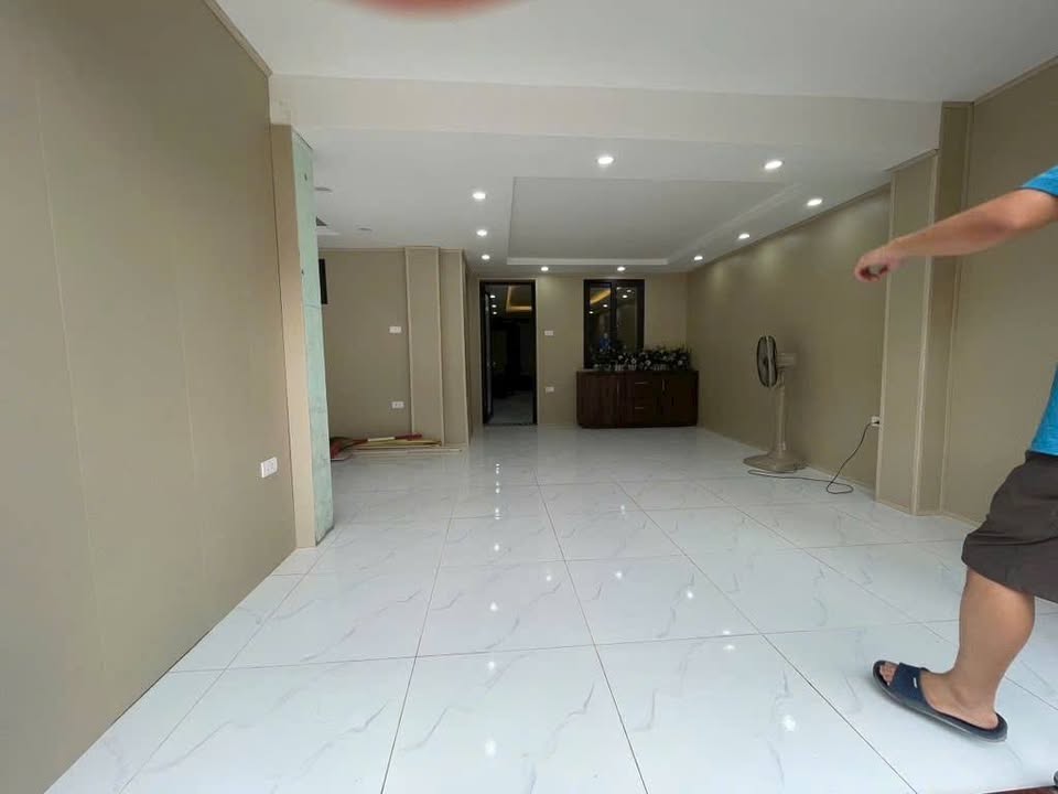 Nhà phố Tân Mai Hoàng Mai 42.2m² giá 5.4 tỷ - Chính chủ, sổ đỏ rõ ràng!