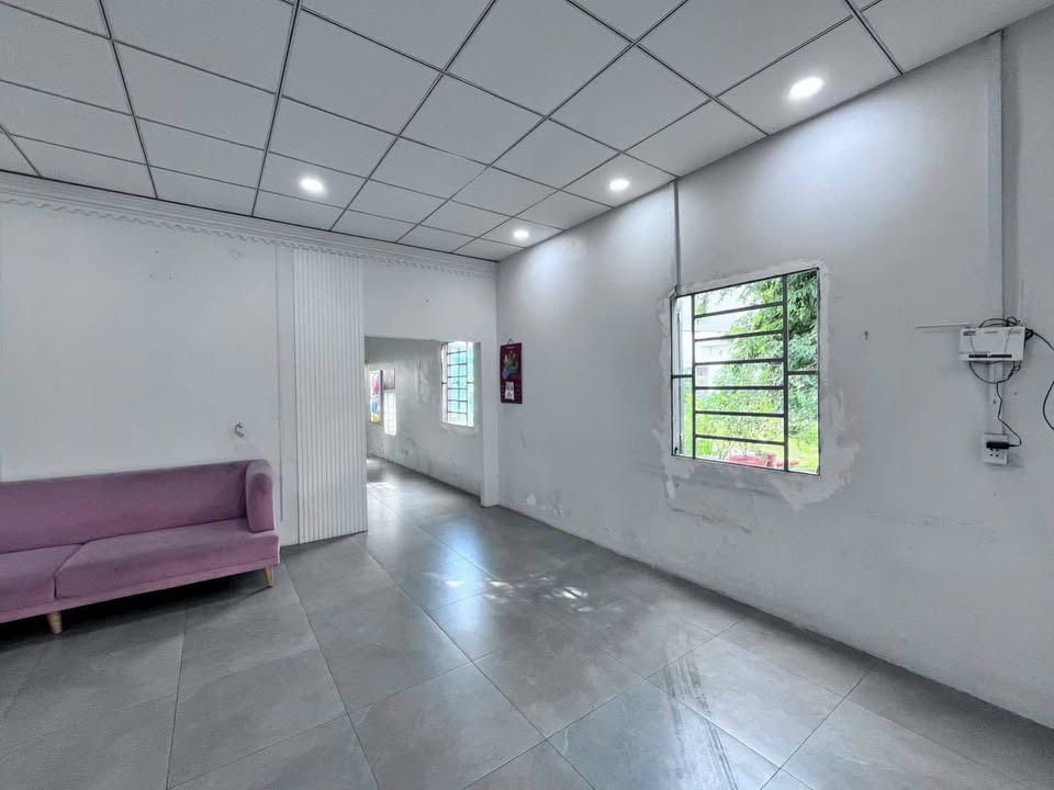 Nhà mặt tiền kinh doanh Đường Nguyễn Văn Lộng, Thủ Dầu Một 210m² - Giá thuê 8 triệu/tháng