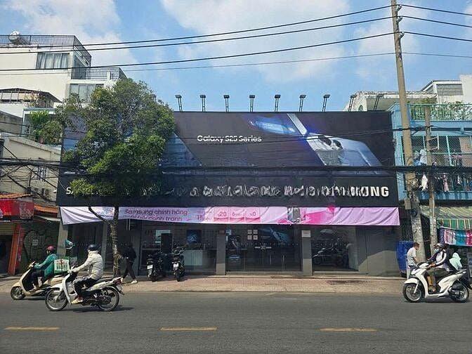 Cho thuê mặt bằng 506 Cách Mạng Tháng Tám, Quận 3, 113m² - Mặt tiền lớn dễ nhận diện!