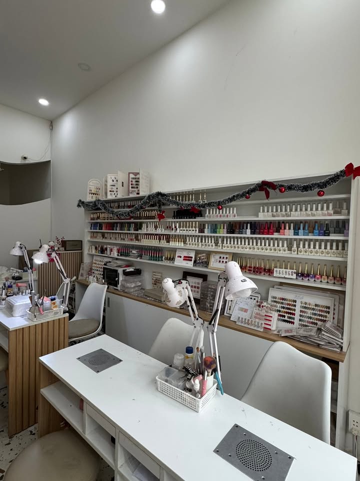 Tiệm Nail cho thuê tại Phú Nhuận 132m² - Khách ổn định, vào làm ngay!