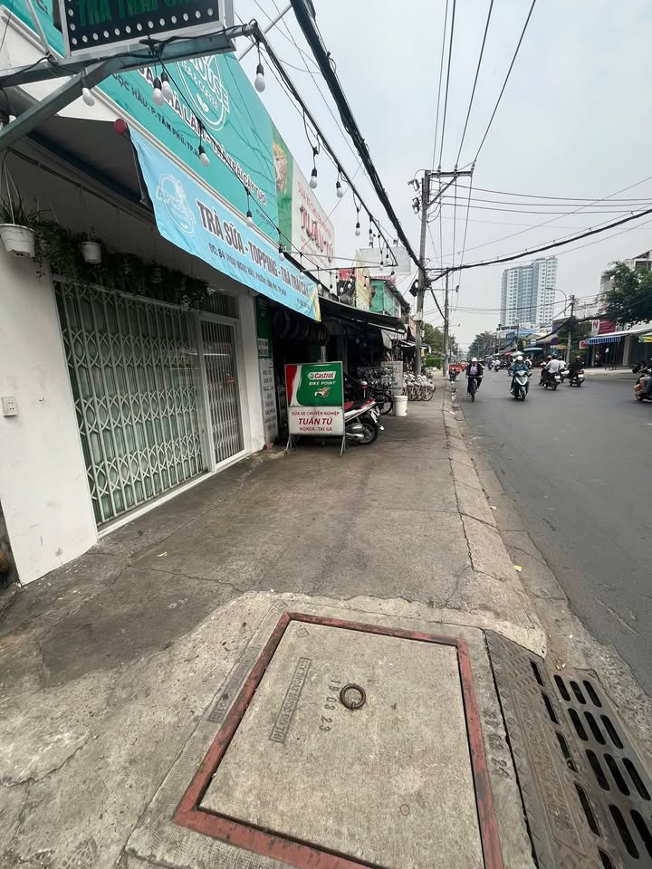Cho thuê mặt bằng vỉa hè 64 Thoại Ngọc Hầu, Tân Phú - Mặt tiền sầm uất, tiện kinh doanh ngay!