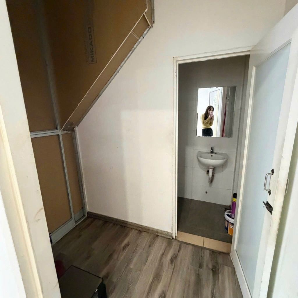 Nhà cho thuê tầng 1 đường Bùi Thị Xuân, quận Hai Bà Trưng, 28m² - Kinh doanh sầm uất!