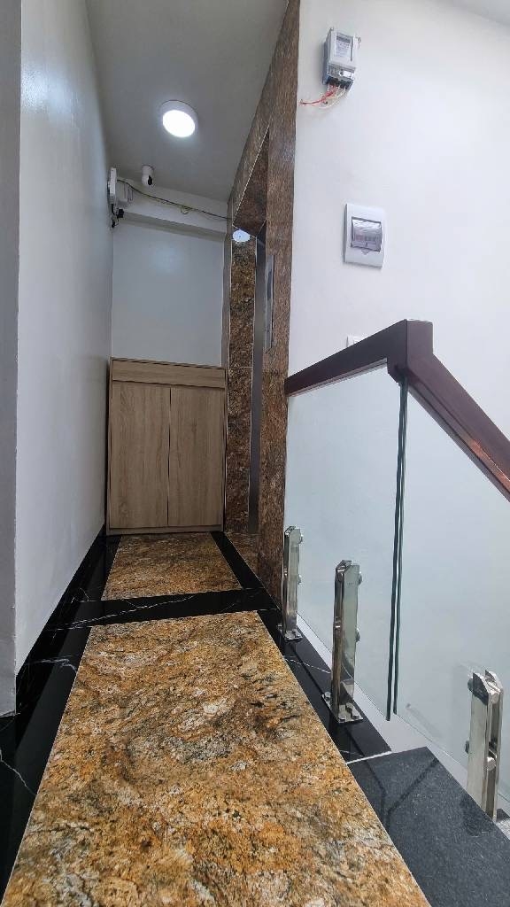 Bán nhà Hoàng Hoa Thám 50m² giá 13.2 tỷ - Lô góc, thang máy, cho thuê hiệu quả!