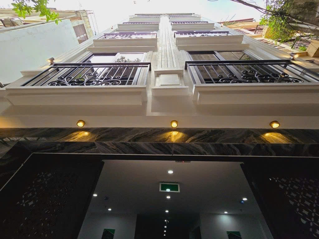 Nhà 6 tầng lô góc Đống Đa 70m² giá thỏa thuận - Doanh thu 100 triệu/tháng!