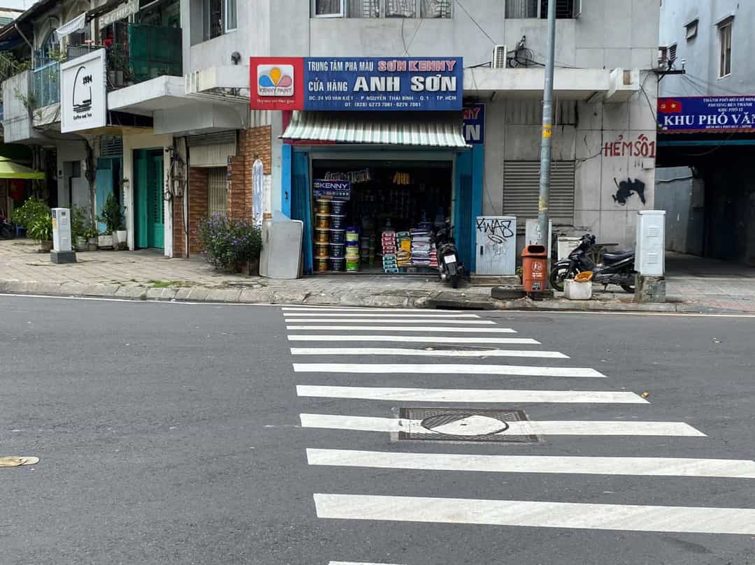 Cho thuê mặt bằng góc 2 mặt tiền tại Quận 1 - Khu vực sầm uất, giá 45 triệu/tháng!