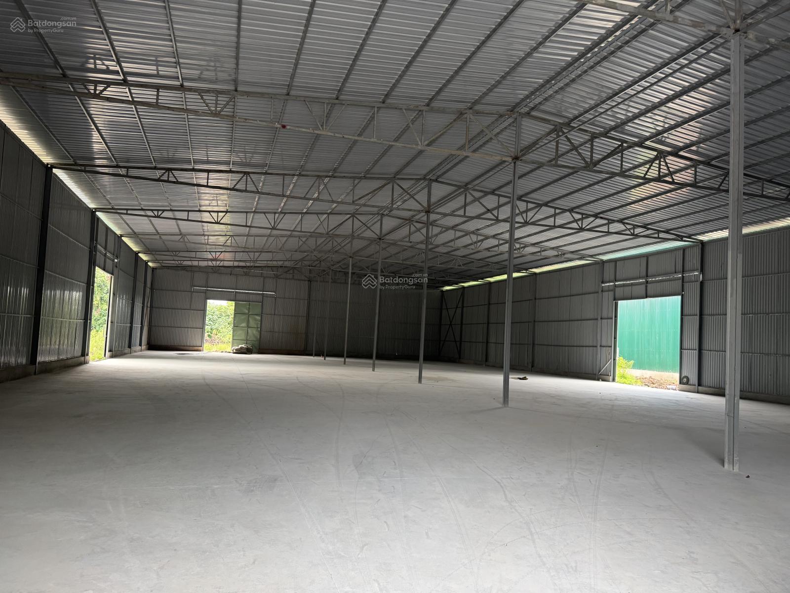 Cho thuê kho xưởng Gia Lâm 200m² - Xe container đỗ cửa, phục vụ 24/24!