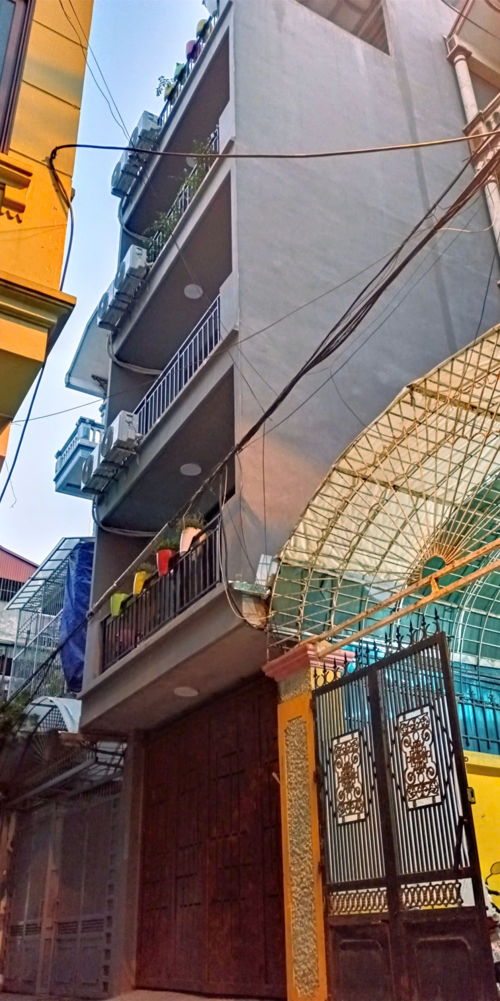 Bán CCMN dòng tiền 6 tầng thang máy 90m² giá 12.5 tỷ - Vị trí đắc địa Hoàn Kiếm!