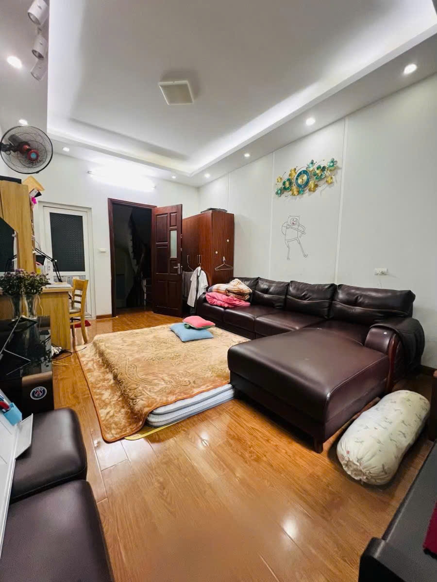 Nhà riêng ngõ 165 Cầu Giấy 40m² giá 10.6 tỷ - Full nội thất cao cấp, ở ngay!